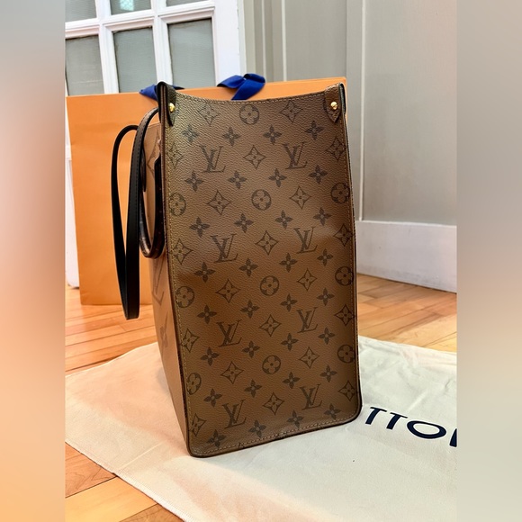 Louis Vuitton OnTheGo GM - Picture 4 of 11